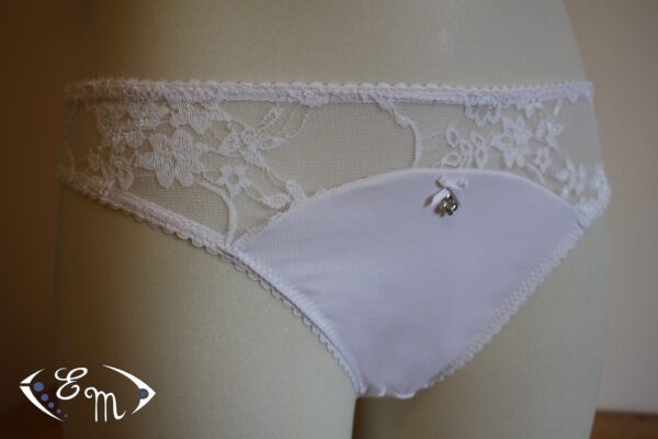 envol la culotte envol, culotte, dessous, lingerie, dentelle, dentelle de calais, résille, couture, patron de lingerie, patron de couture, élastique de lingerie,